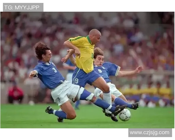 十大回旋足球球星精彩瞬间展示 打造最具魅力的足球技巧时刻 十大回旋足球球星精彩瞬间展示 打造最具魅力的足球技巧时刻